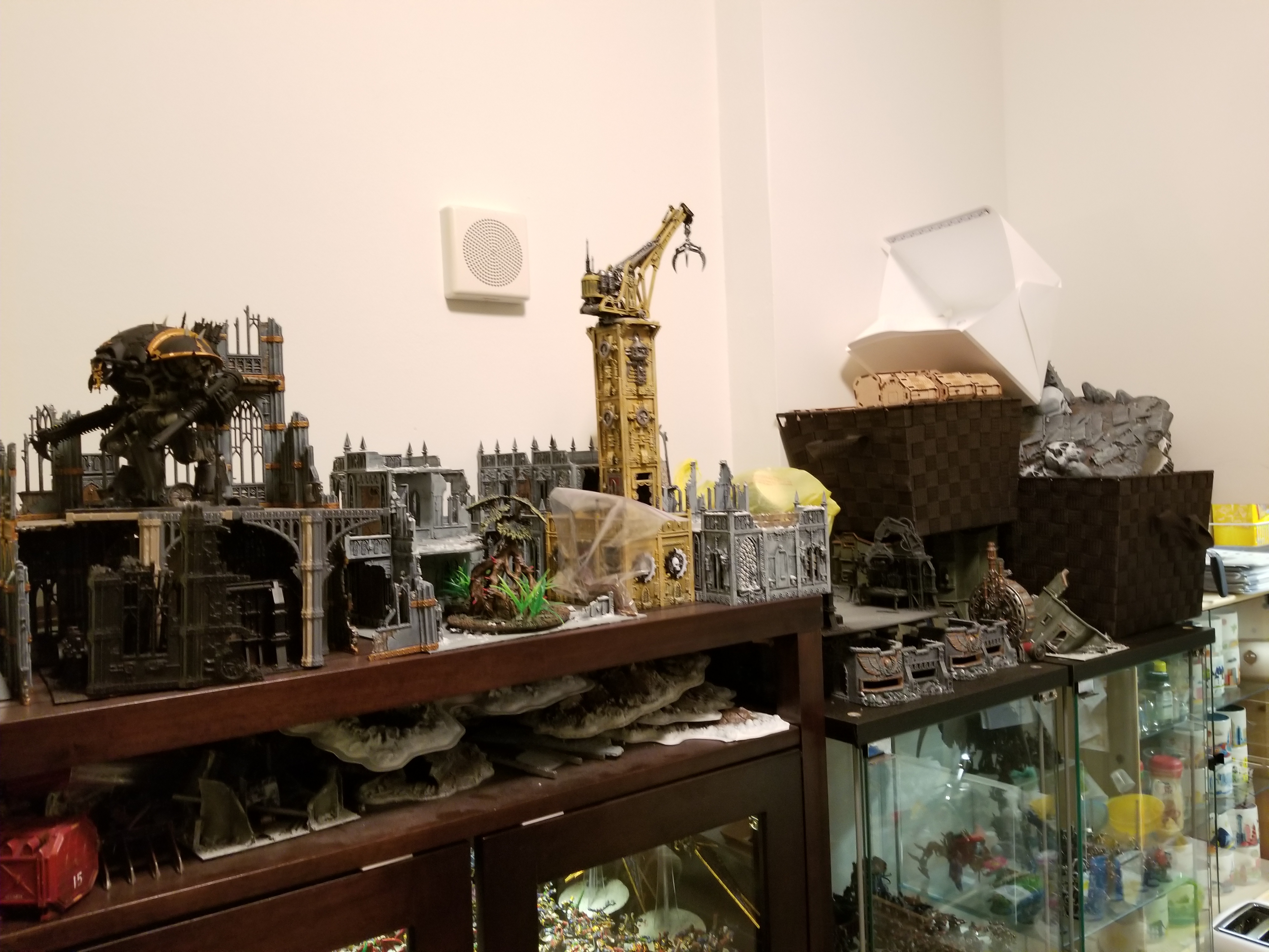 Best Display Cases for Miniatures, 3D Prints & Wargames Models - FauxHammer