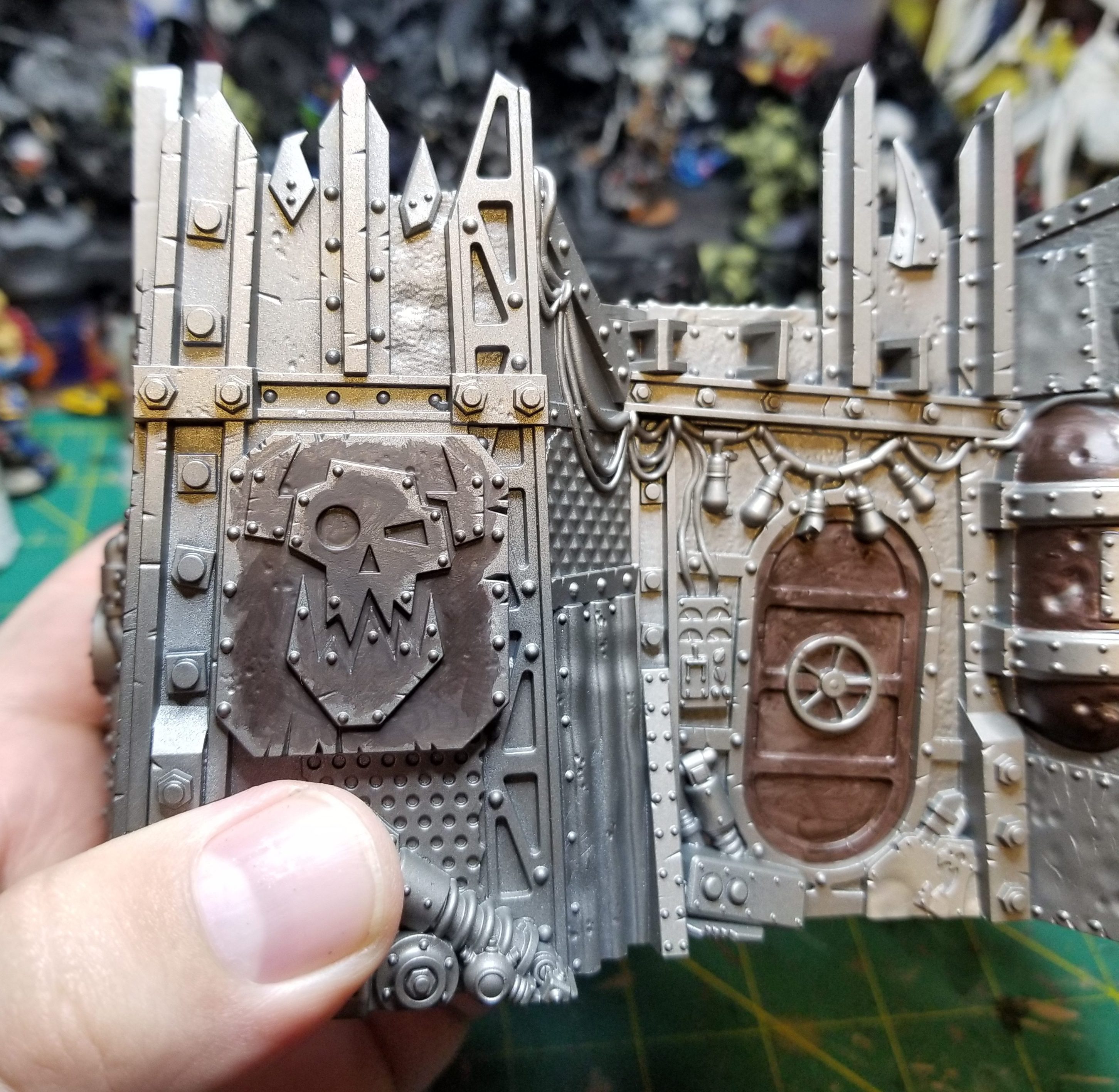 Easy rusty metal guide 1. Spray Leadbelcher 2. Shade with agrax