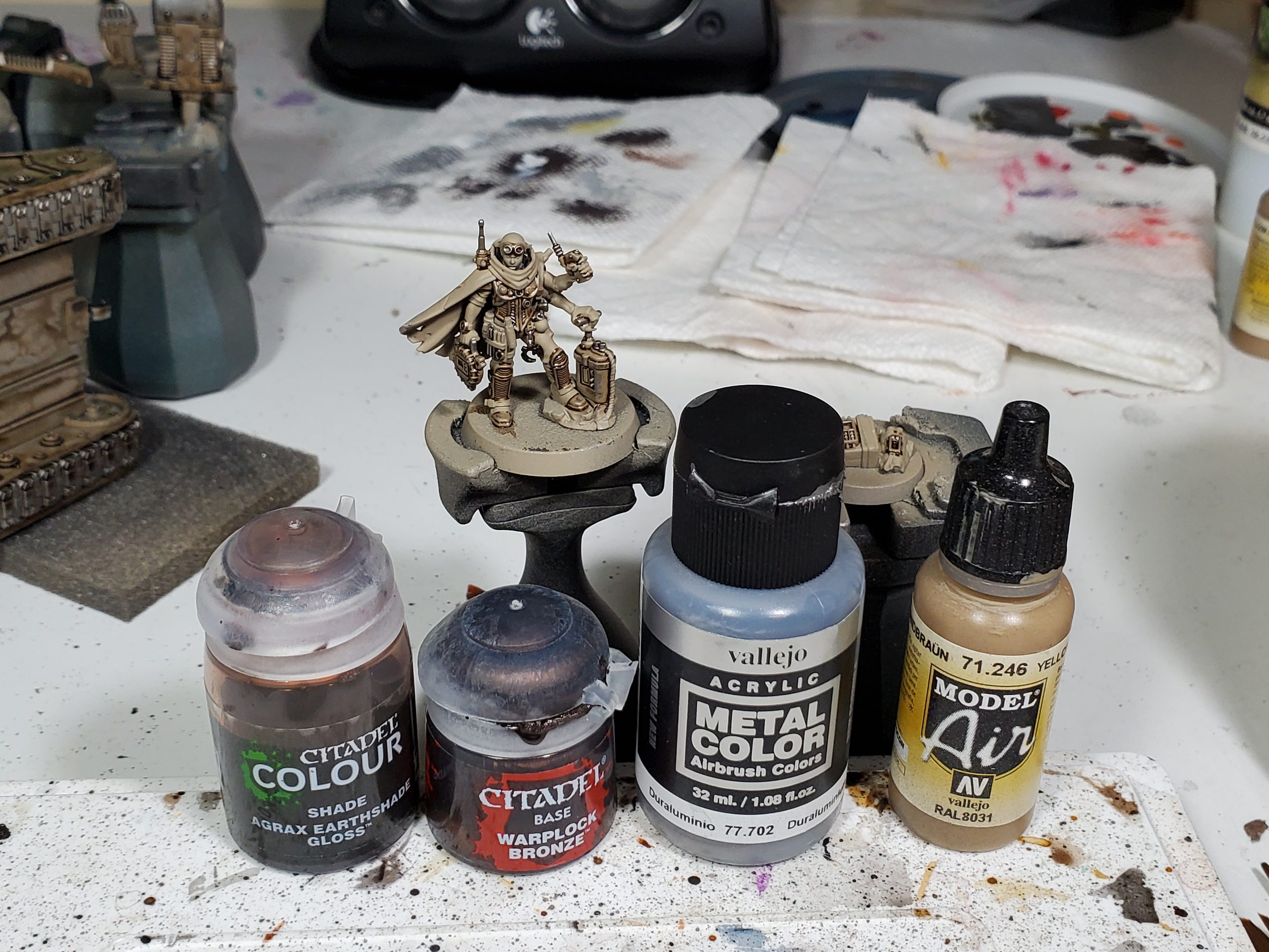 Vallejo Metal Color: Gloss Metal Varnish (32ml), Table Top Miniatures