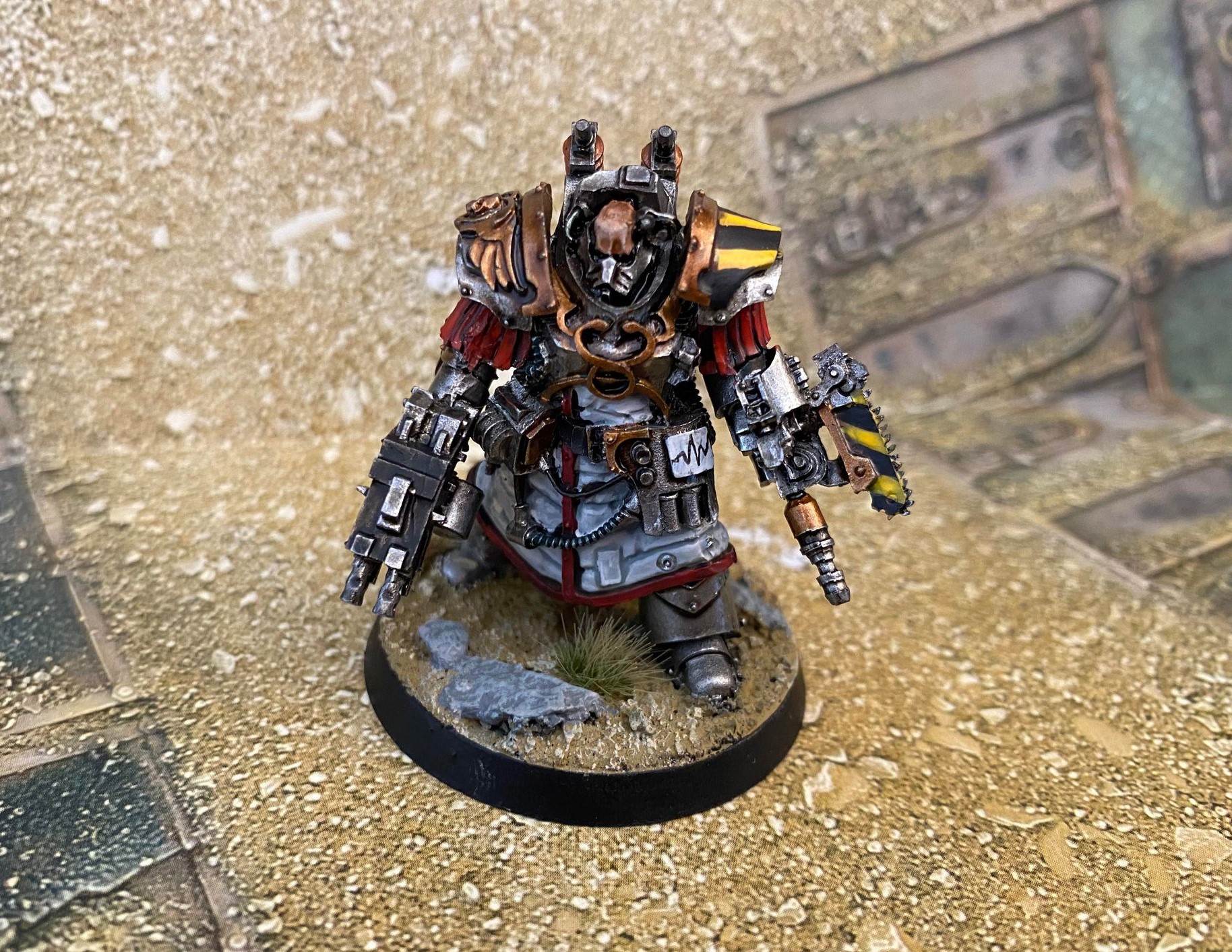 Iron Warriors Centurion Primus Medicae. Credit: Magos Sockbert