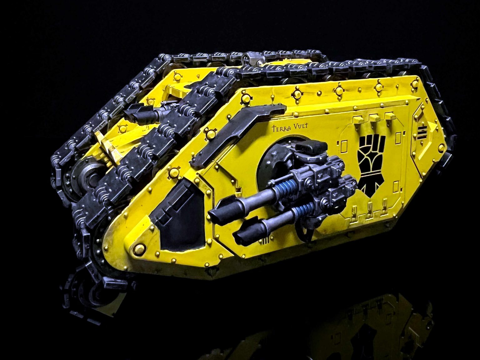 Model Review: The Proteus Pattern Land Raider | Goonhammer