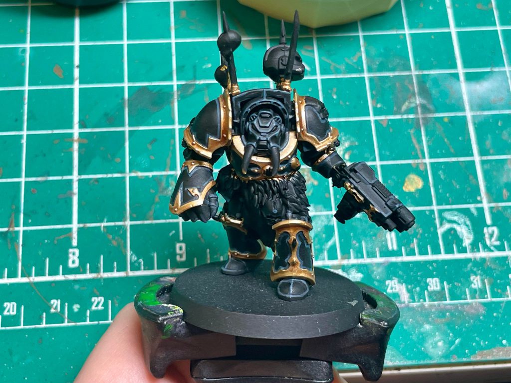 Working on my mini painting. Using the dry brush method to apply edge  highlights. Any advice? : r/Warhammer40k