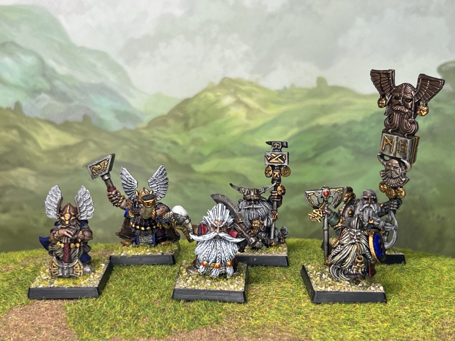 Warhammer The Old World - Dwarfen Mountain, Capacidad Para 20 Martillos/barba Larga, Nuevo