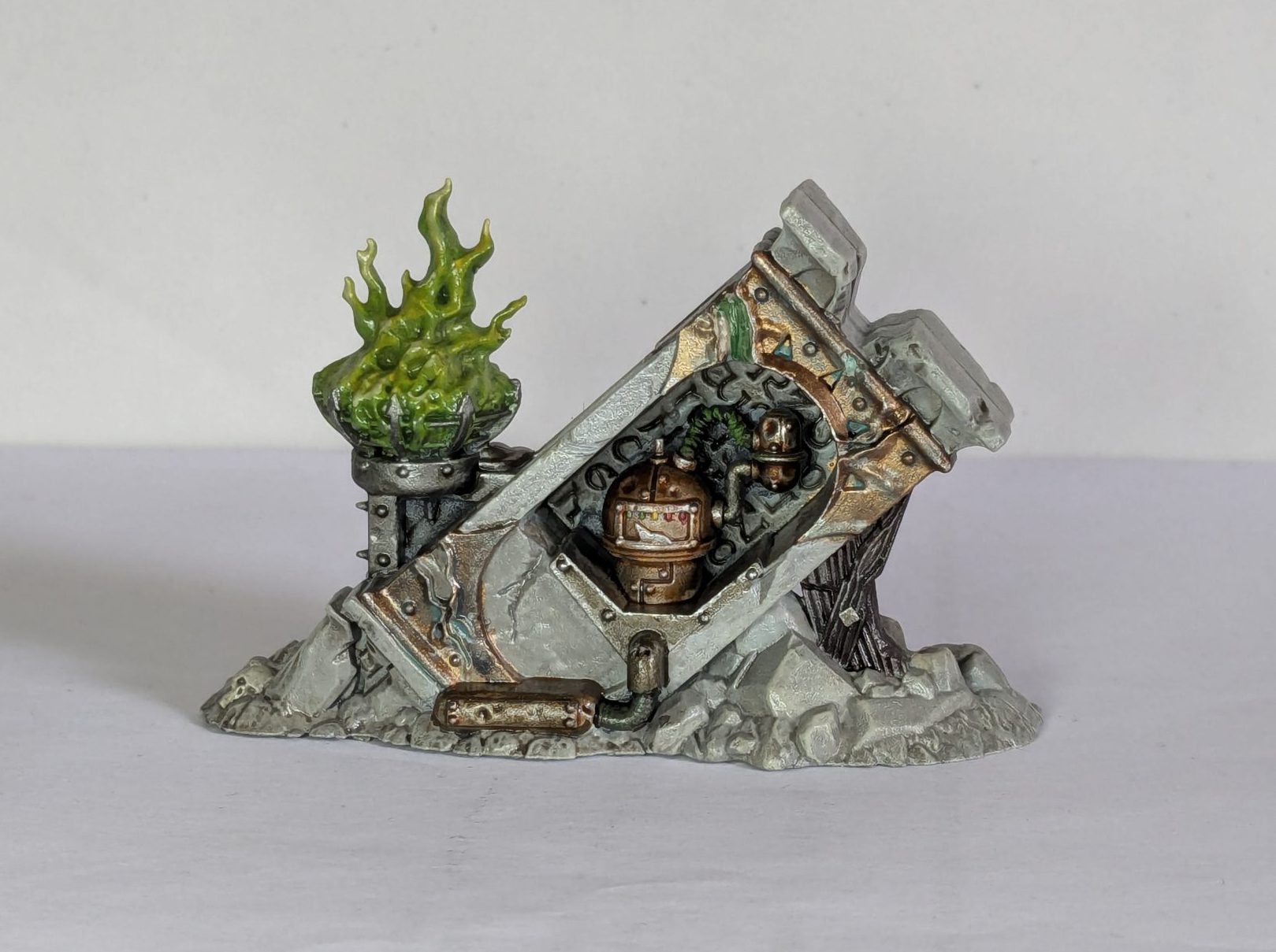 ruined pillar terrain featuring a warpstone brazier and skaven contraption from Spearhead: Fire and Jade. Credit: Roxin